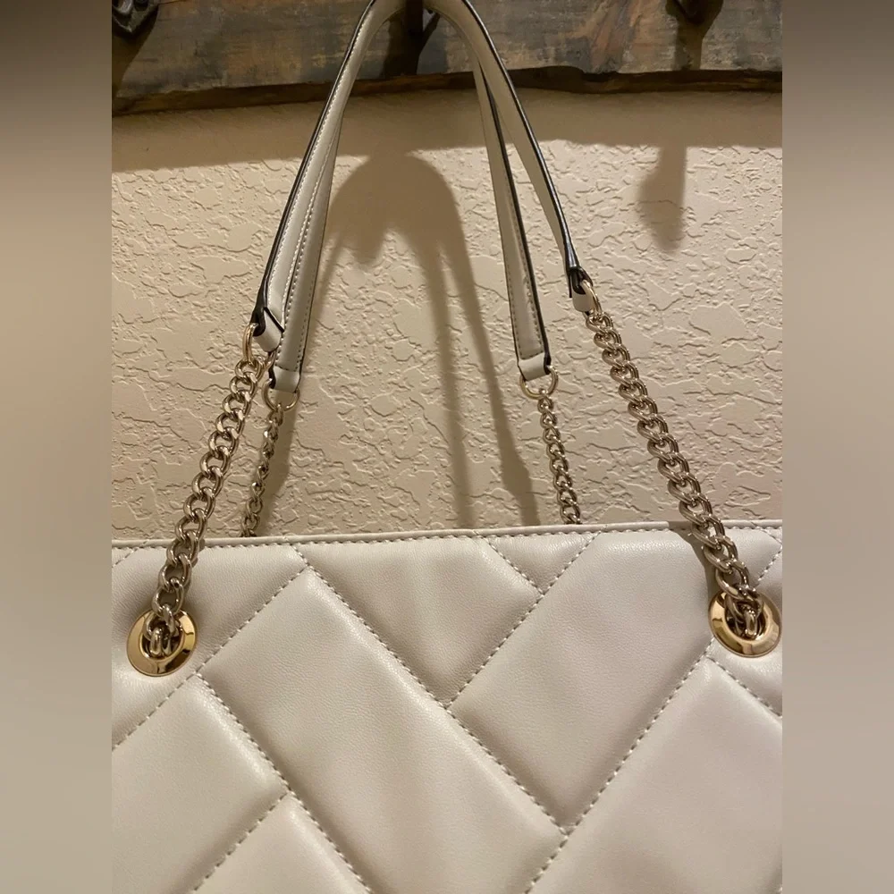 NWOT DKNY Medium Veronica Cream Quilted Satchel Shoulder Bag Gold-Tone Chain - Picture 6 of 16